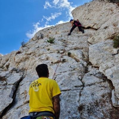 Climbing Ymittos11