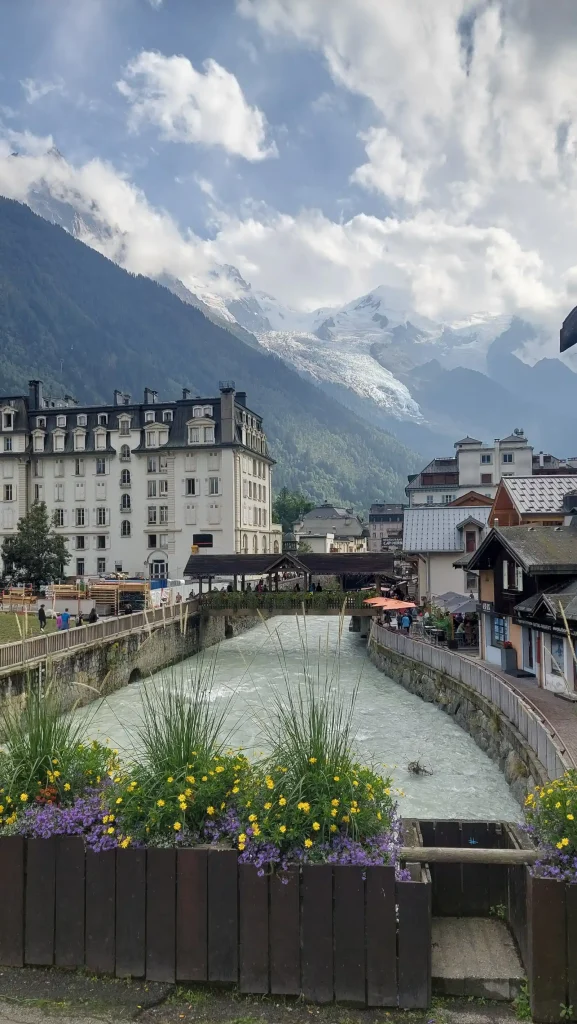 backpackongreece-image-tour-du-mont-blanc-vol3-chamonix-river-11