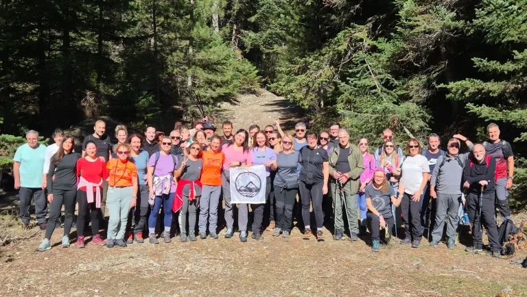 Φωτογραφία εξωφύλλου από πεζοπορική εκδρομή στο Ελατόδασος Ζαρούχλας με το BackpackOnGreece