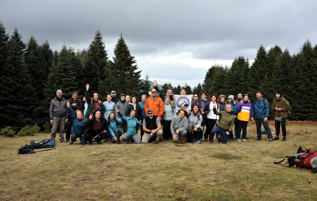 backpackongreece-image-loutra-smokovou-kastro-menelaidos-2026-04