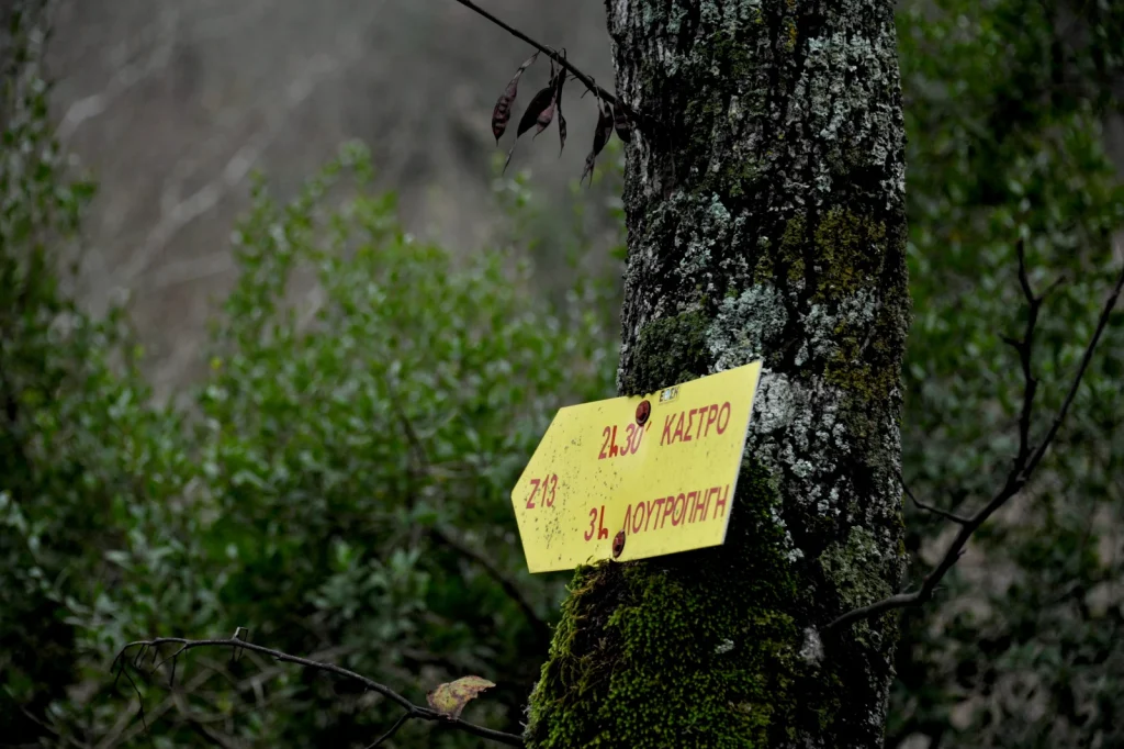 backpackongreece-image-loutra-smokovou-kastro-menelaidos-2026-07