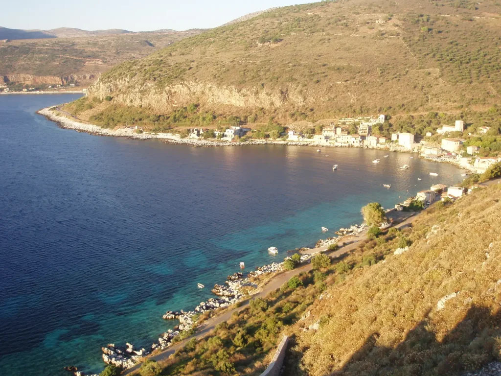 backpackongreece-image-mani-tainaro-vatheia-areopoli-2026-04