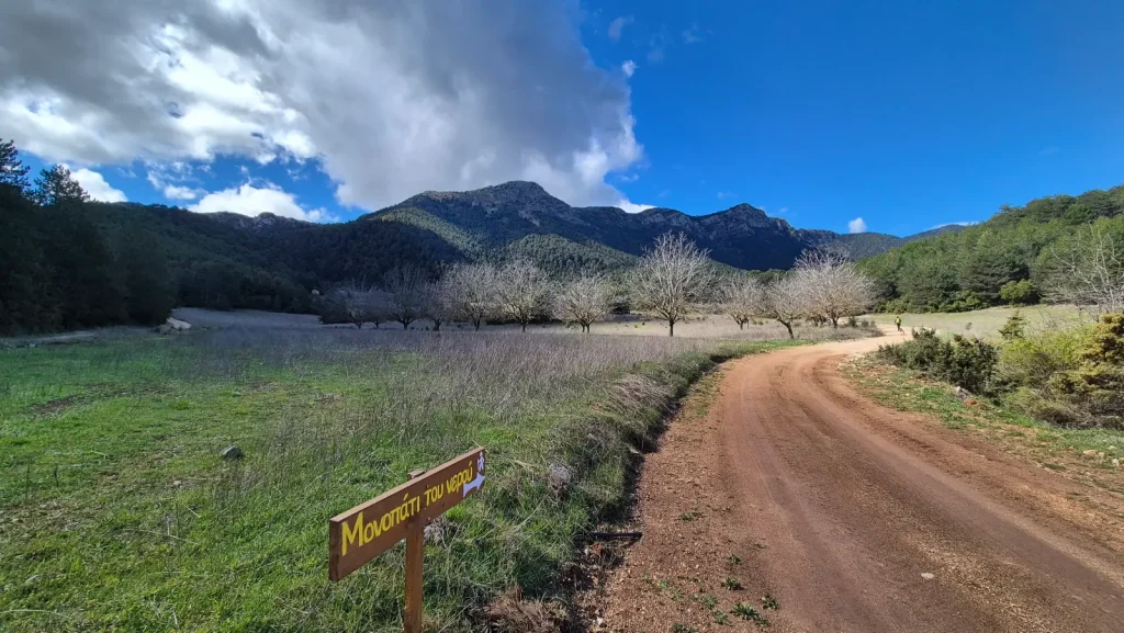 backpackongreece-image-to-monopati-tou-nerou-kallidromo-2026-03