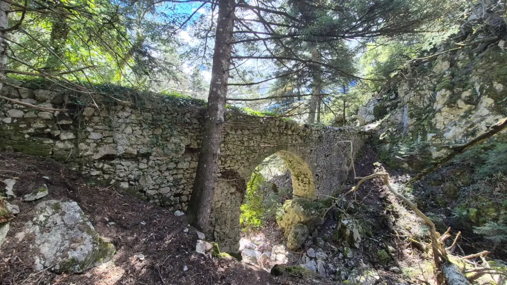 backpackongreece-image-to-monopati-tou-nerou-kallidromo-2026-05