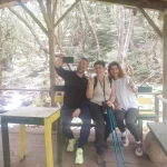 Πεζοπόροι βγάζουν selfie στον Υδροβιότοπο Τζιρού με το BackpackOnGreece