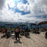 Πεζοπόροι στο Grand Balcony Sud με θέα τον Mont Blanc