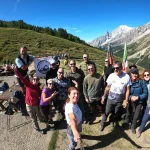 Φωτογραφία εξωφύλλου από το Tour du Mont Blanc Vol2 στο καταφύγιο Bonatti με φόντο τις Άλπεις