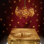 Ανάσα ιστορίας και πολιτισμού στη Βεργίνα. Έκθεμα με σαρκοφάγο και διάδημα στο Μουσείο των Αιγών στη Βεργίνα