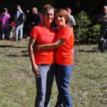 Η Λέτα και η Λένα σε μια όμορφη, αυθόρμητη στιγμή μέσα στο δάσος. Η Λέτα και η Λένα στο Ελατόδασος Ζαρούχλας