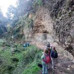 Φτάνοντας στην επιβλητική είσοδο του φαραγγιού. Η ομάδα στην είσοδο του Φαραγγιού των Κενταύρων