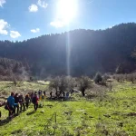 Το ξεκίνημα της διαδρομής, με την ομάδα γεμάτη διάθεση και ενθουσιασμό. Ελάτη Βυτίνα η ομάδα μας στο ξεκίνημα της πεζοπορίας στο Μαίναλο