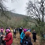 Regroup, μια μπουκιά και συνεχίζουμε. Μικρή στάση της ομάδας στο μονοπάτι για σνακ, νερό και ανάσες