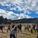 Το σώμα χαλαρώνει, το βλέμμα χάνεται στις κορυφές. Λίμνη Δασίου