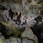 Στο εσωτερικό της Δρακοτρυπιάς, εκεί που η φύση δημιουργεί τα δικά της γλυπτά. Δρακοτρυπιά