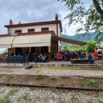 Γεύμα στον ιστορικό σταθμό της Βυρώνειας, σε μια από τις πιο όμορφες και ιδιαίτερες στιγμές της εκδρομής. Λίμνη Κερκίνη με στάση στον ιστορικό σταθμό της Βυρώνειας