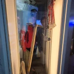 Μικρή ματιά στην ιστορία του αλπινισμού. Προθήκη με παλιά ορειβατικά εργαλεία, πιολέ, σχοινιά και κραμπόν, μέρος έκθεσης αφιερωμένης στην ιστορία του αλπινισμού.