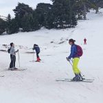 Ζήρεια – Μαθήματα Σκι για Αρχάριους με το BackpackOnGreece – Μια χειμερινή εμπειρία μάθησης και διασκέδασης Φωτογραφία εξωφύλλου από μαθήματα σκι για αρχάριους στη Ζήρεια με το BackpackOnGreece