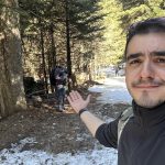 Οικογενειακές στιγμές που ζεσταίνουν την καρδιά, ακόμη και στο χιόνι. Μπαμπάς και γιος σε στιγμές στη φύση
