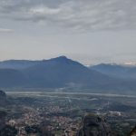 Καλαμπάκα και κορυφές Αγράφων από τα Μετέωρα