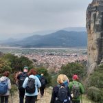 Κατηφόρα προς Καλαμπάκα στα Μετέωρα